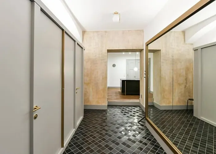 Luxury Old Town Apt, Parking *