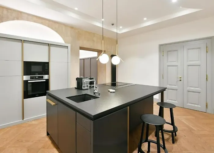 Апартаменты Luxury Old Town Apt, Parking