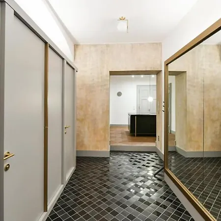 Luxury Old Town Apt, Parking *