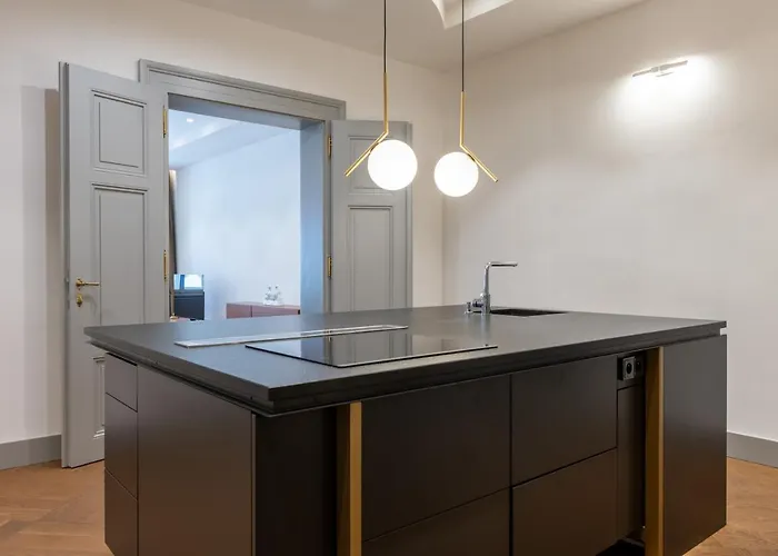 Luxury Old Town Apt, Parking *